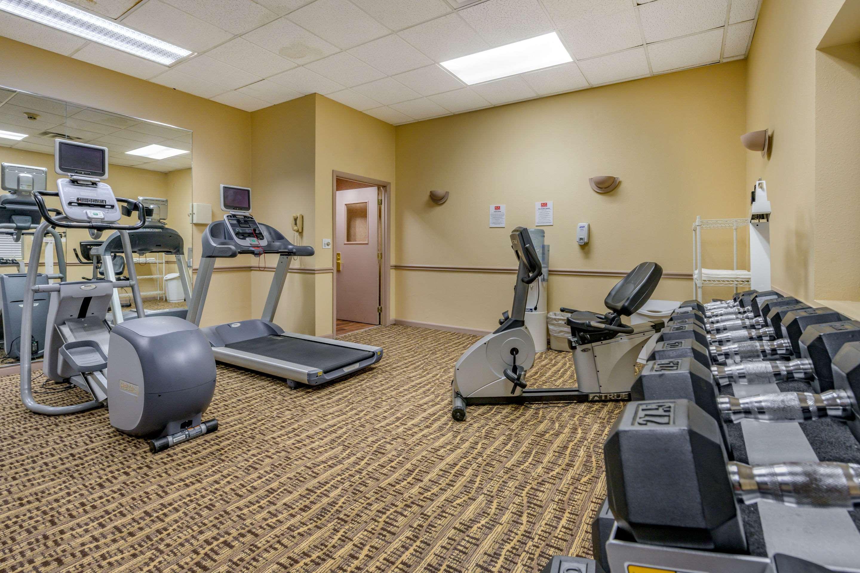 Econo Lodge Inn & Suites Triadelphia - Wheeling Экстерьер фото