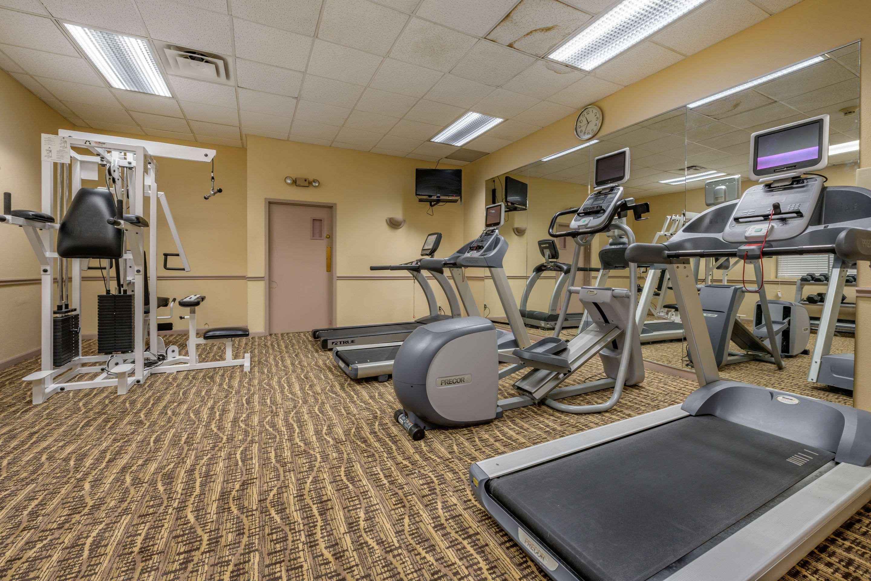 Econo Lodge Inn & Suites Triadelphia - Wheeling Экстерьер фото