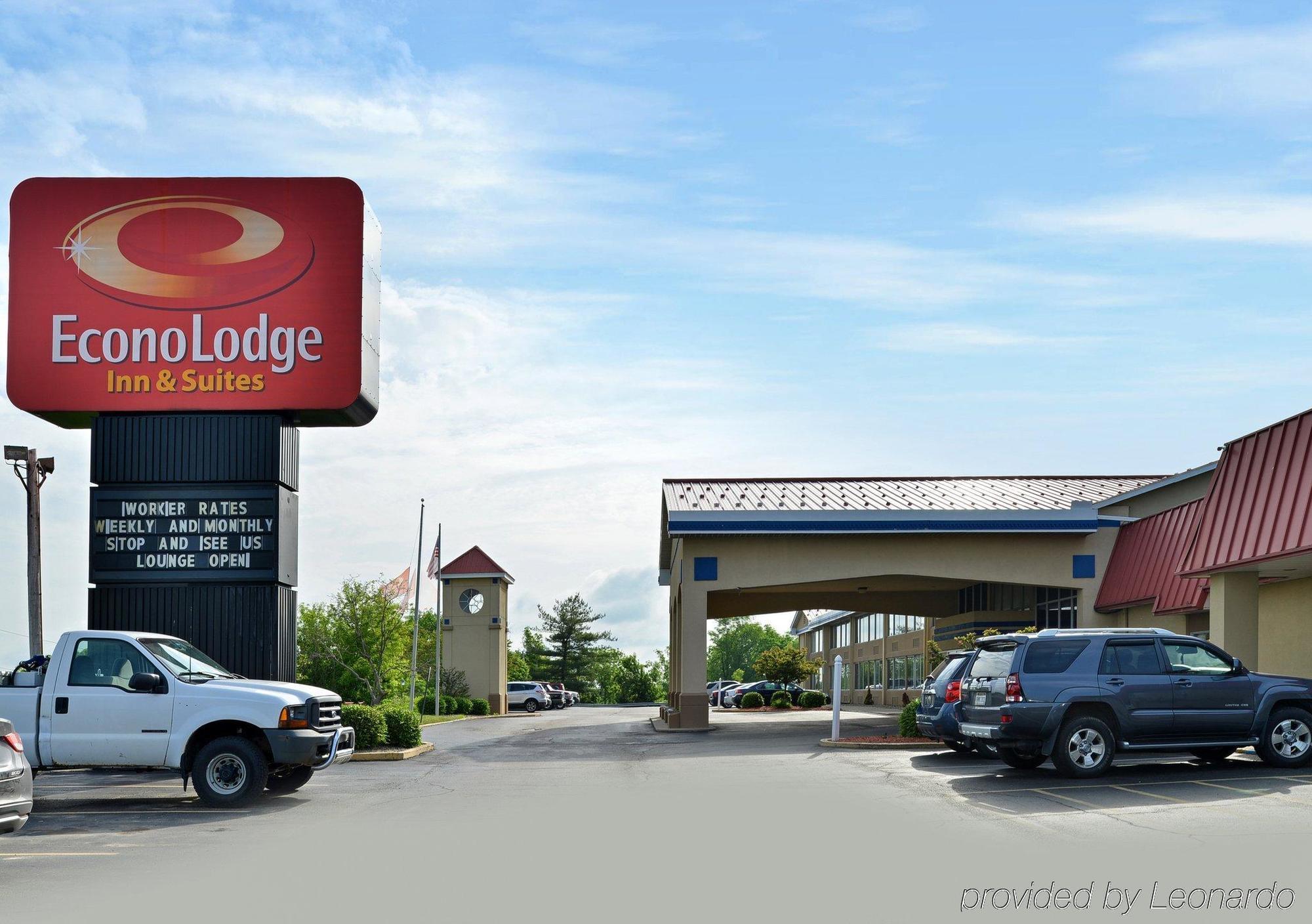 Econo Lodge Inn & Suites Triadelphia - Wheeling Экстерьер фото