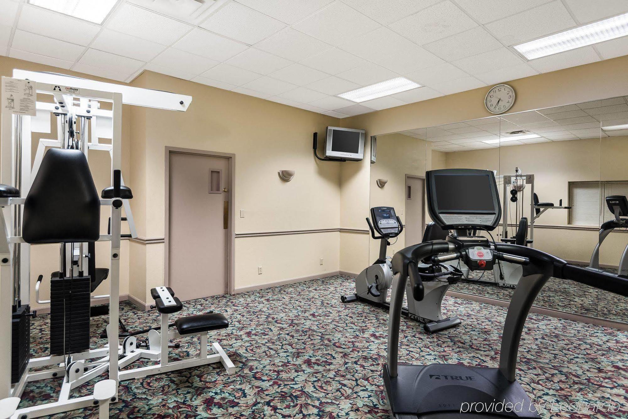 Econo Lodge Inn & Suites Triadelphia - Wheeling Экстерьер фото