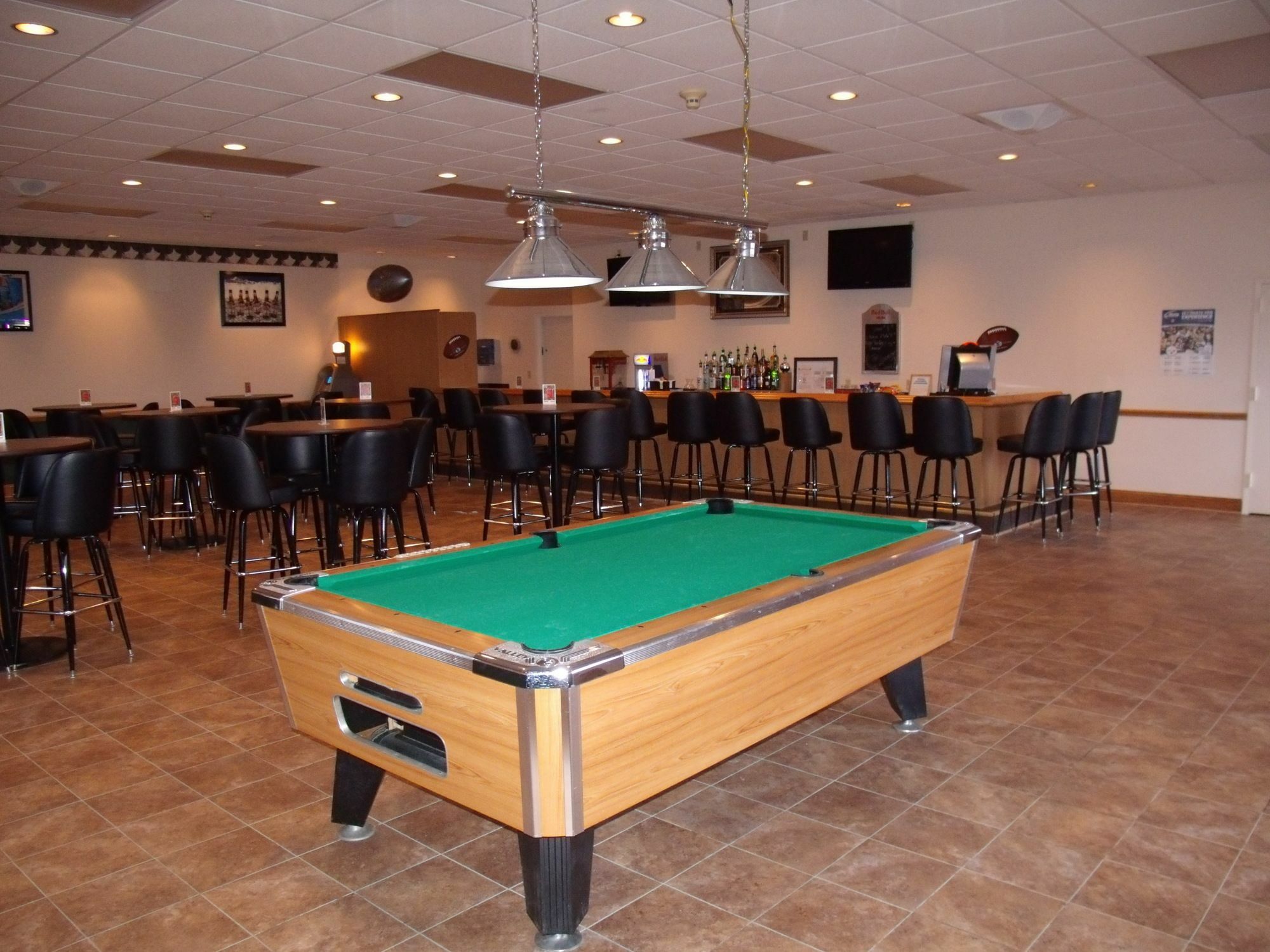 Econo Lodge Inn & Suites Triadelphia - Wheeling Экстерьер фото